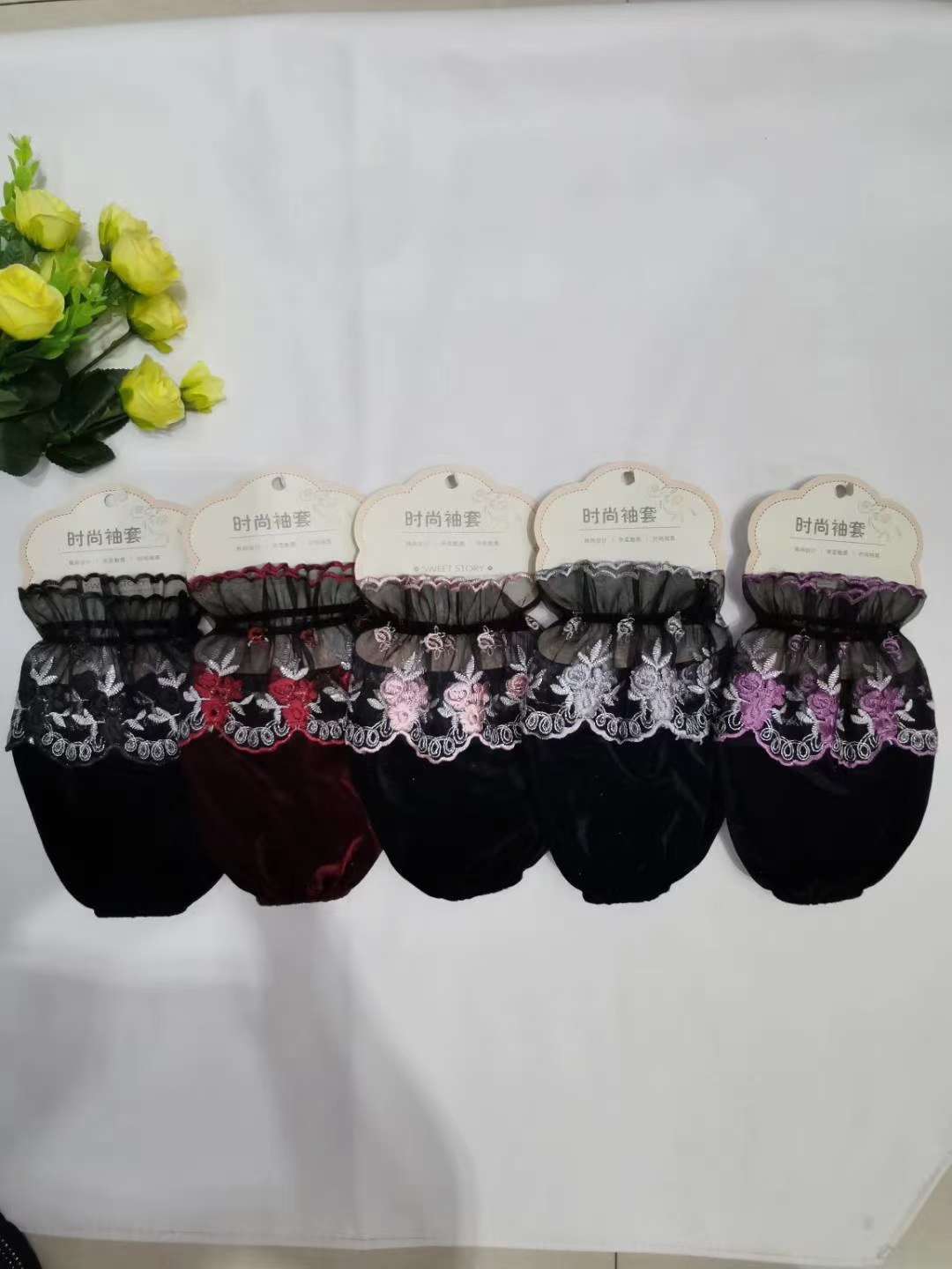 Fashionable velvet lace sleeves 2