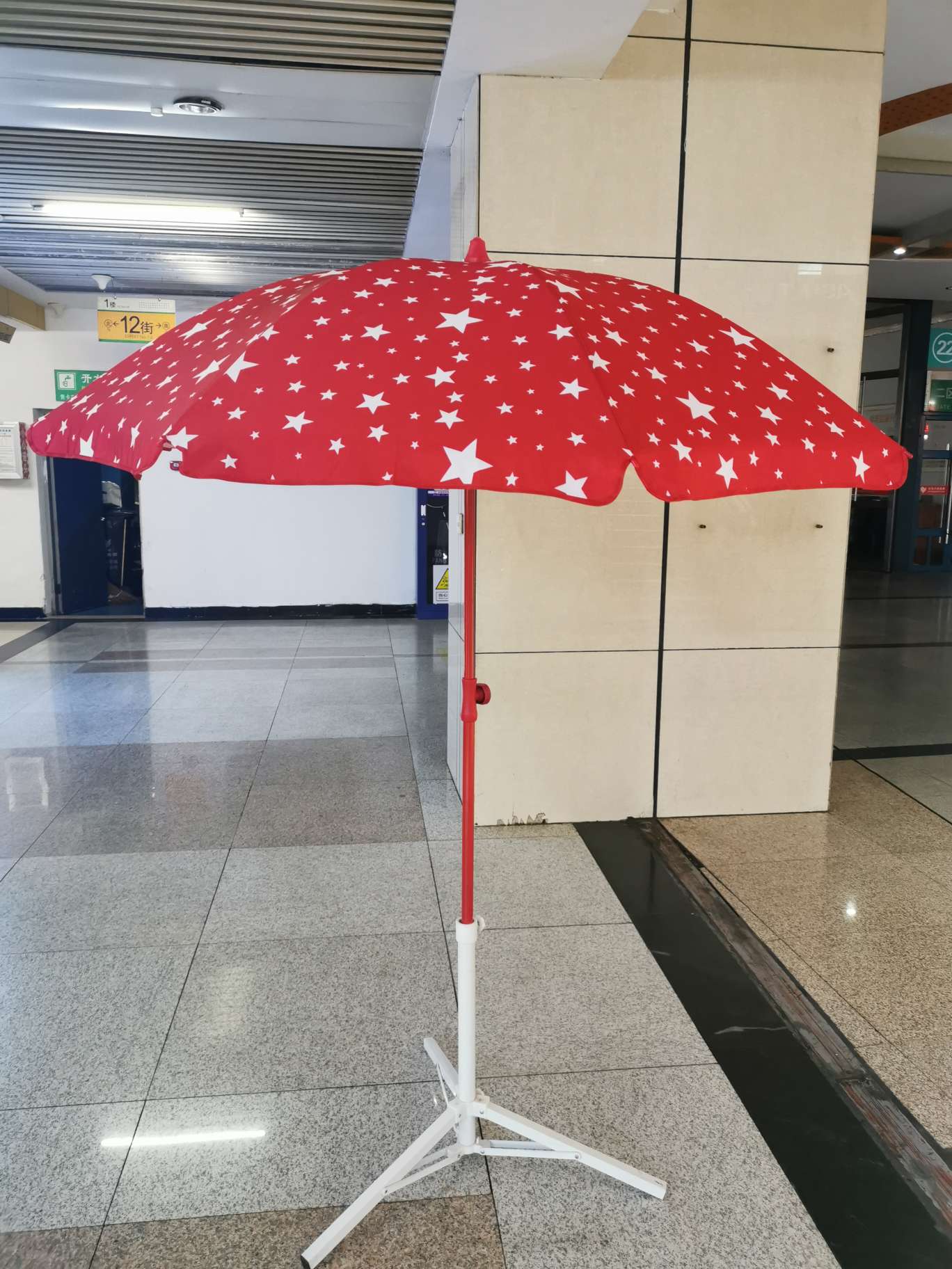 Factory direct sales of star-patterned beach umbrellas and sun umbrellas Application Scenario