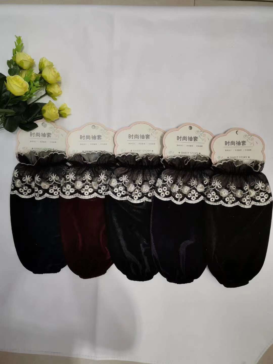 Fashionable velvet lace long sleeves 3