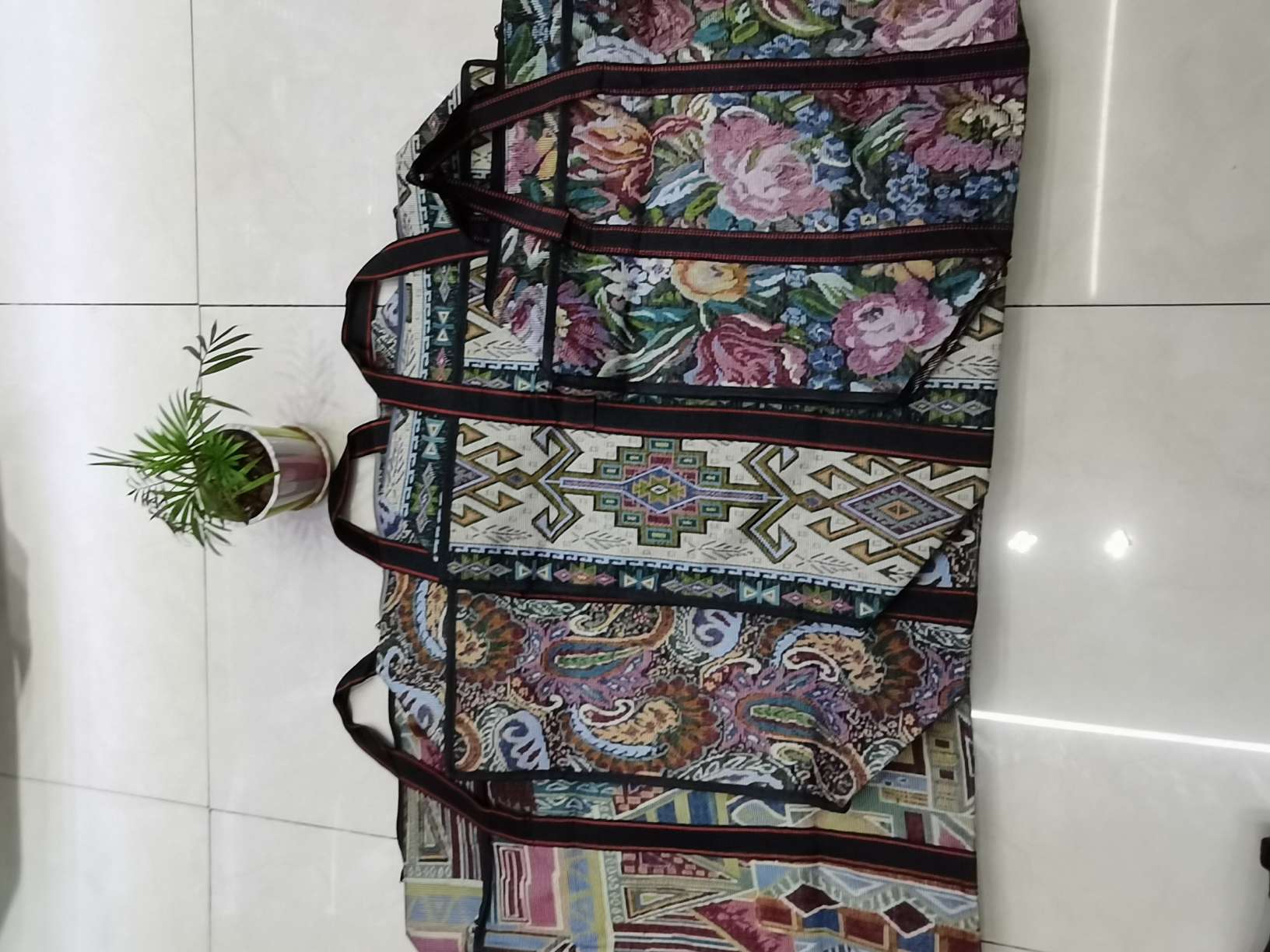 Linen handbag details Picture