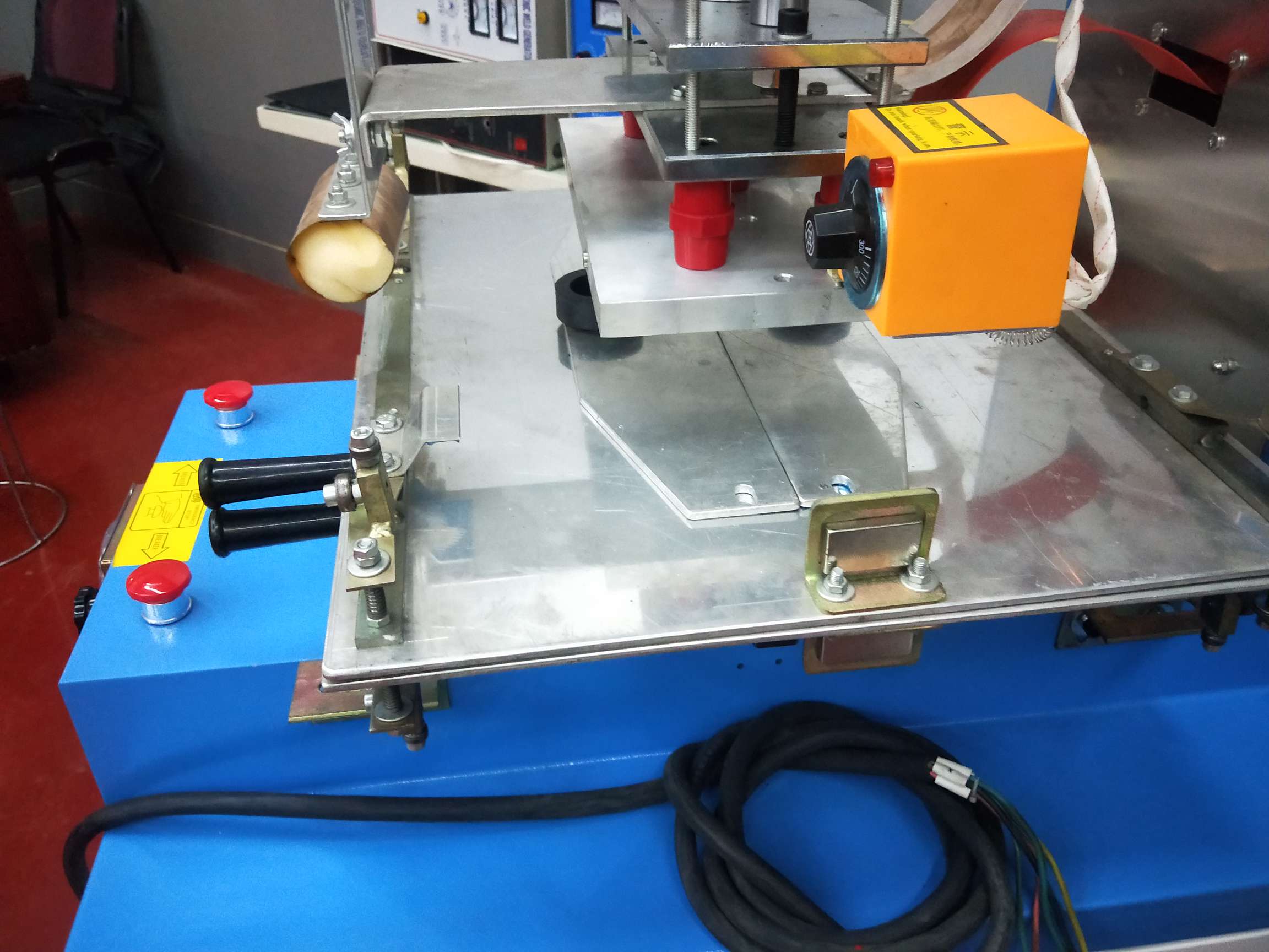 5000-watt slide table for high-frequency machine