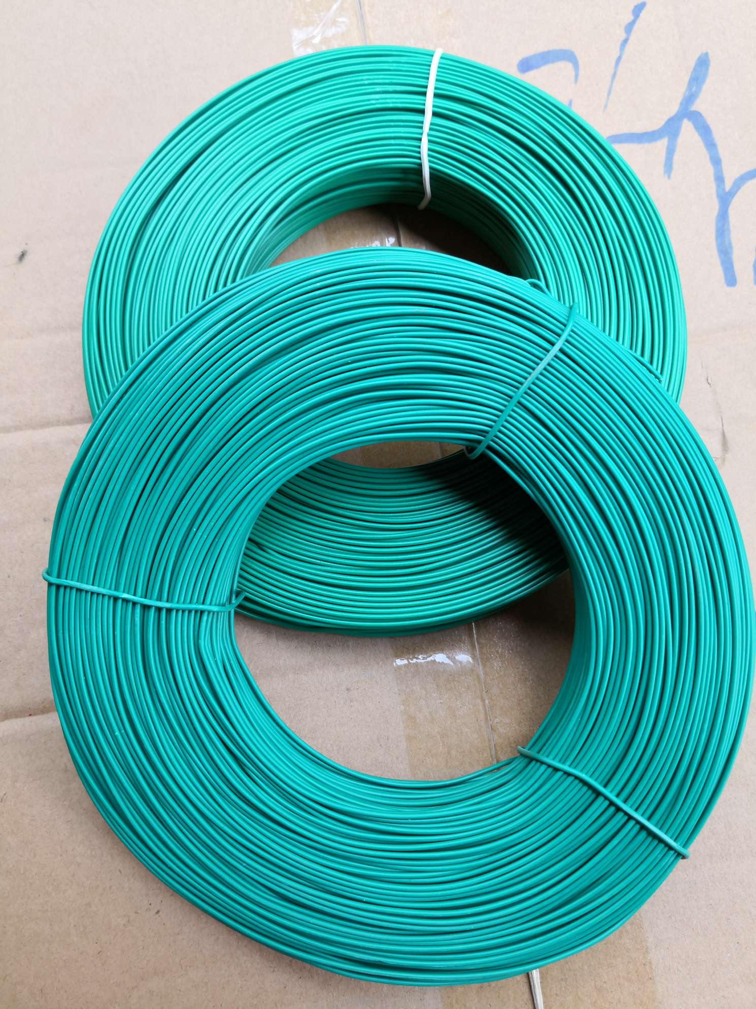 电镀锌铁丝扎线白色扁铁丝0.45宽度2.0 PVC包胶扎丝一卷340米左右铁扎带一件40卷可裁剪方便捆绑捆扎小物品详情5