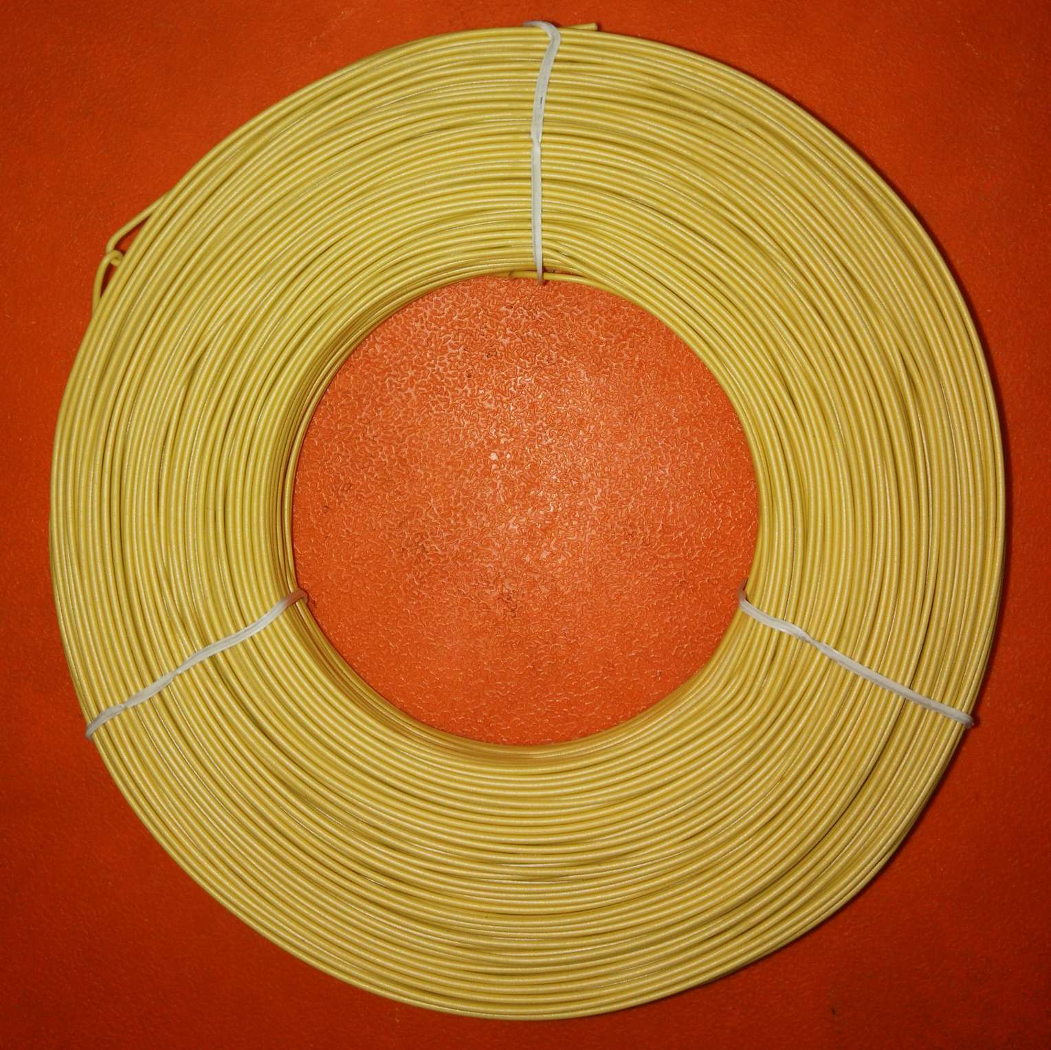 电镀锌铁丝扎线白色扁铁丝0.45宽度2.0 PVC包胶扎丝一卷340米左右铁扎带一件40卷可裁剪方便捆绑捆扎小物品详情2