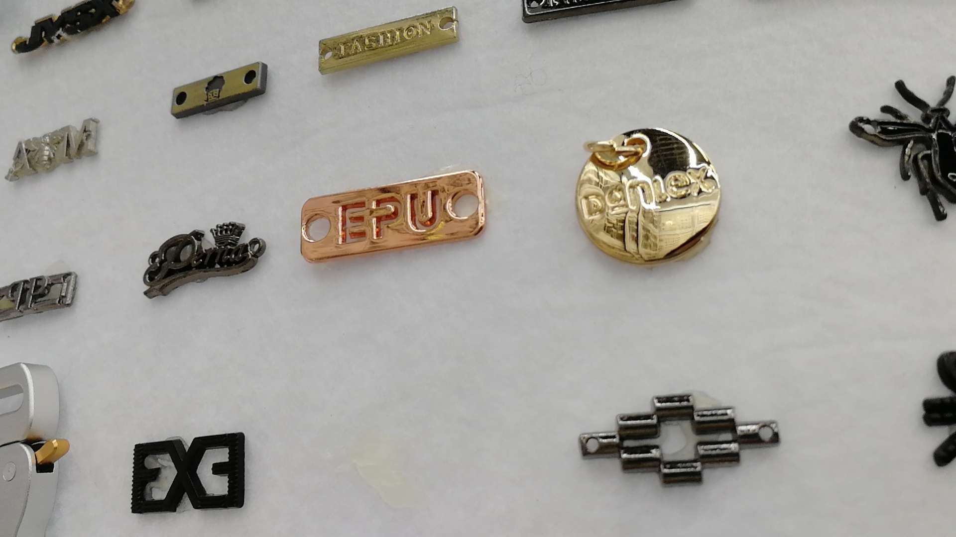 Alloy label decoration label alloy pendant iron label iron label metal trademark metal label waist buckle thumbnail