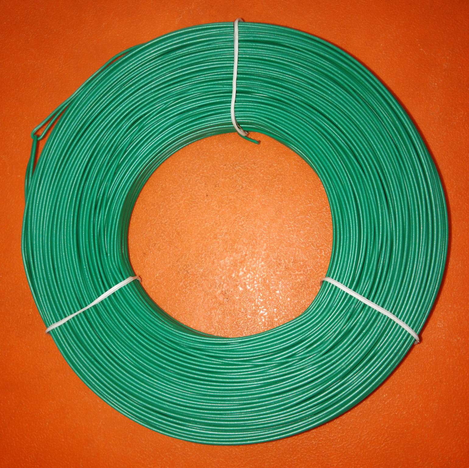 电镀锌铁丝扎线白色扁铁丝0.45宽度2.0 PVC包胶扎丝一卷340米左右铁扎带一件40卷可裁剪方便捆绑捆扎小物品详情6