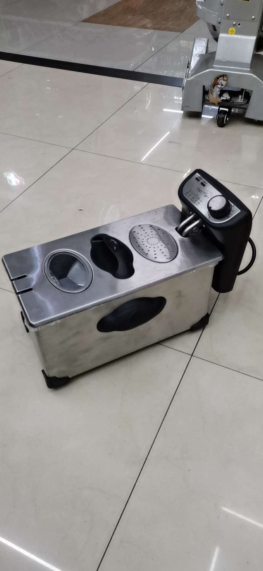 The 3L fryer at the hotel buffet can be used for commercial multi-functional display