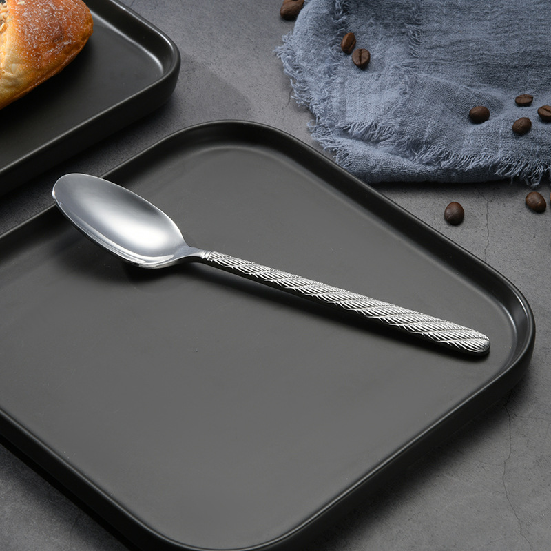 High-quality Western tableware, three-piece steak knife and fork set, household stainless steel knife, fork and spoon set, thickened 4-piece steak knife set detail image 3