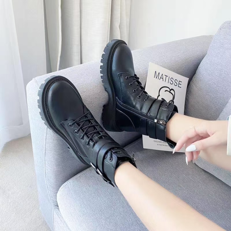 Leather fashionable Dr. Martens boots undefined