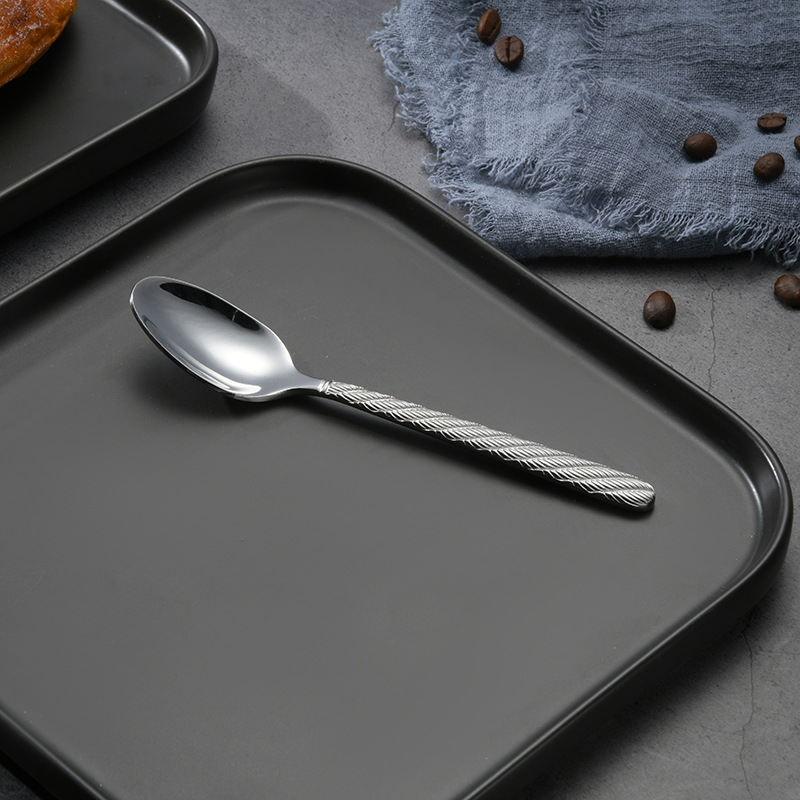 High-quality Western tableware, three-piece steak knife and fork set, household stainless steel knife, fork and spoon set, thickened 4-piece steak knife set detail image 5