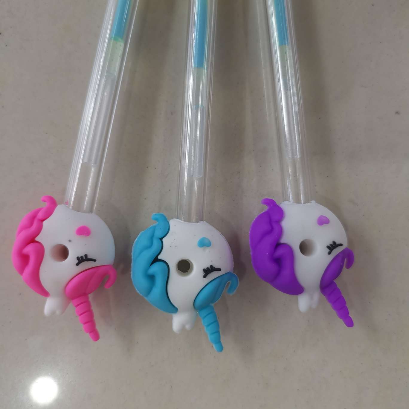 Donut-shaped pastel pen detail image 1