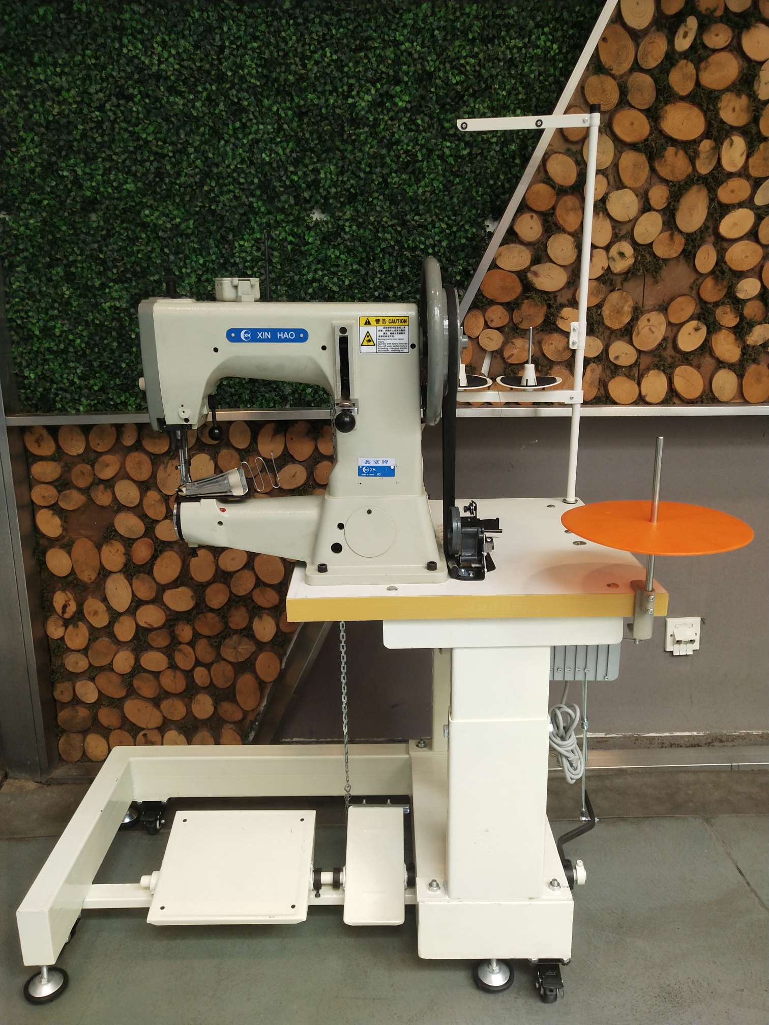 Industrial sewing machine with three synchronous integrated feeding for thick material edge wrapping machine for automobile seat and foot pad thumbnail