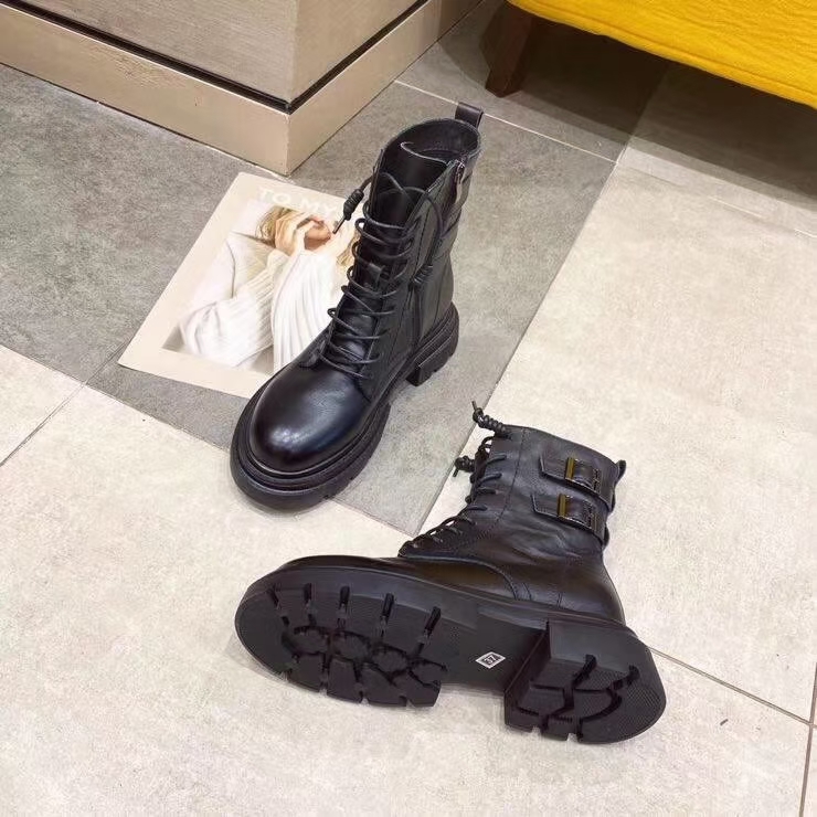Leather fashionable Dr. Martens boots undefined