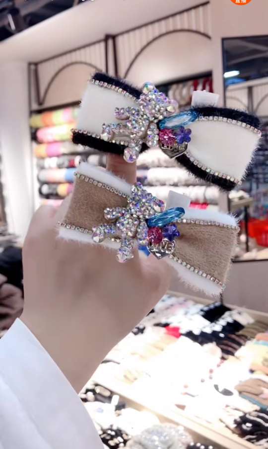 Butterfly Flower Jewelry, embossed wool band with bear dot Diamond 111