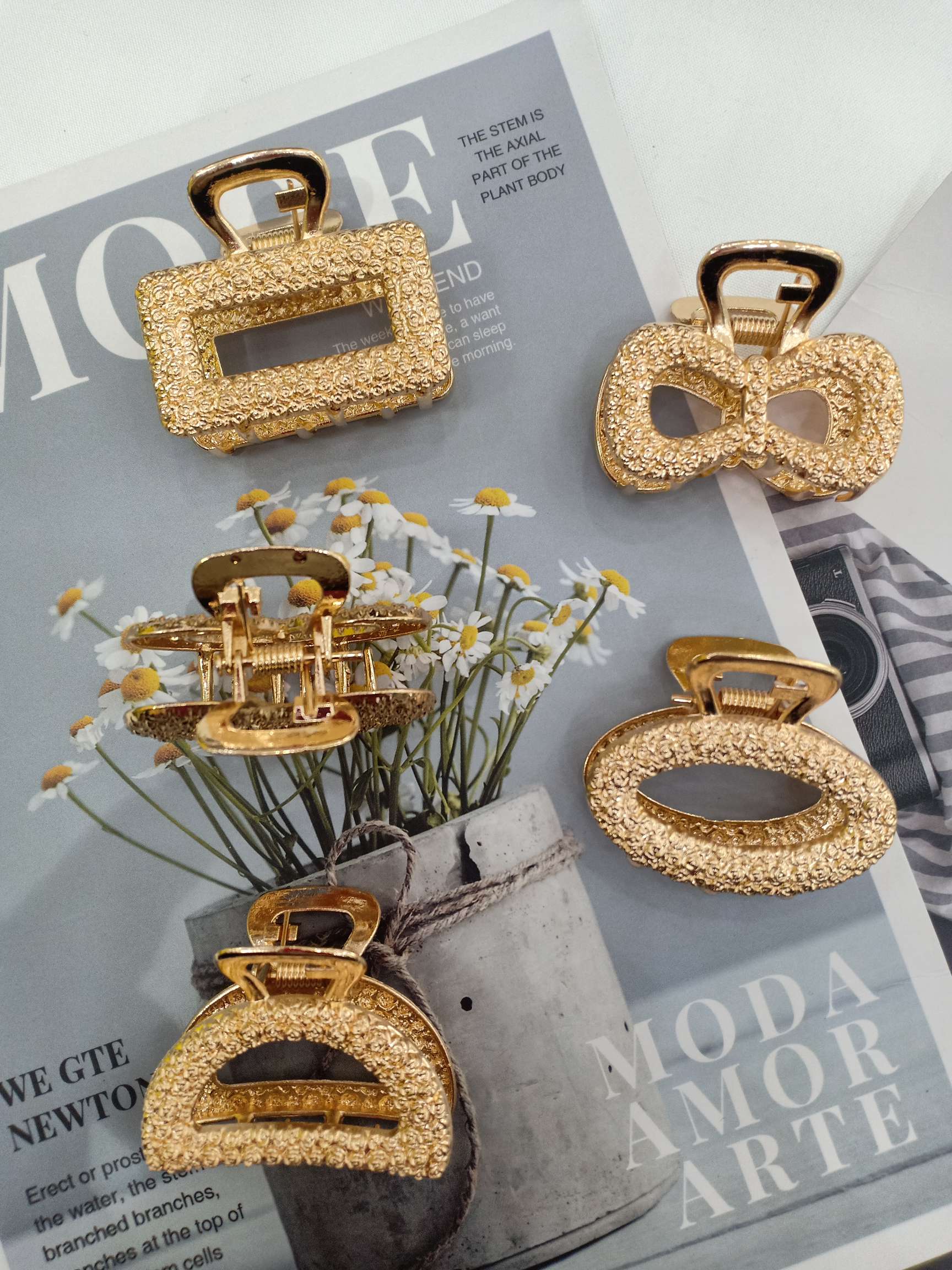 Small clip, Korean top clip, back clip, medium and small alloy hair clip, simple updo hair accessory Specification image