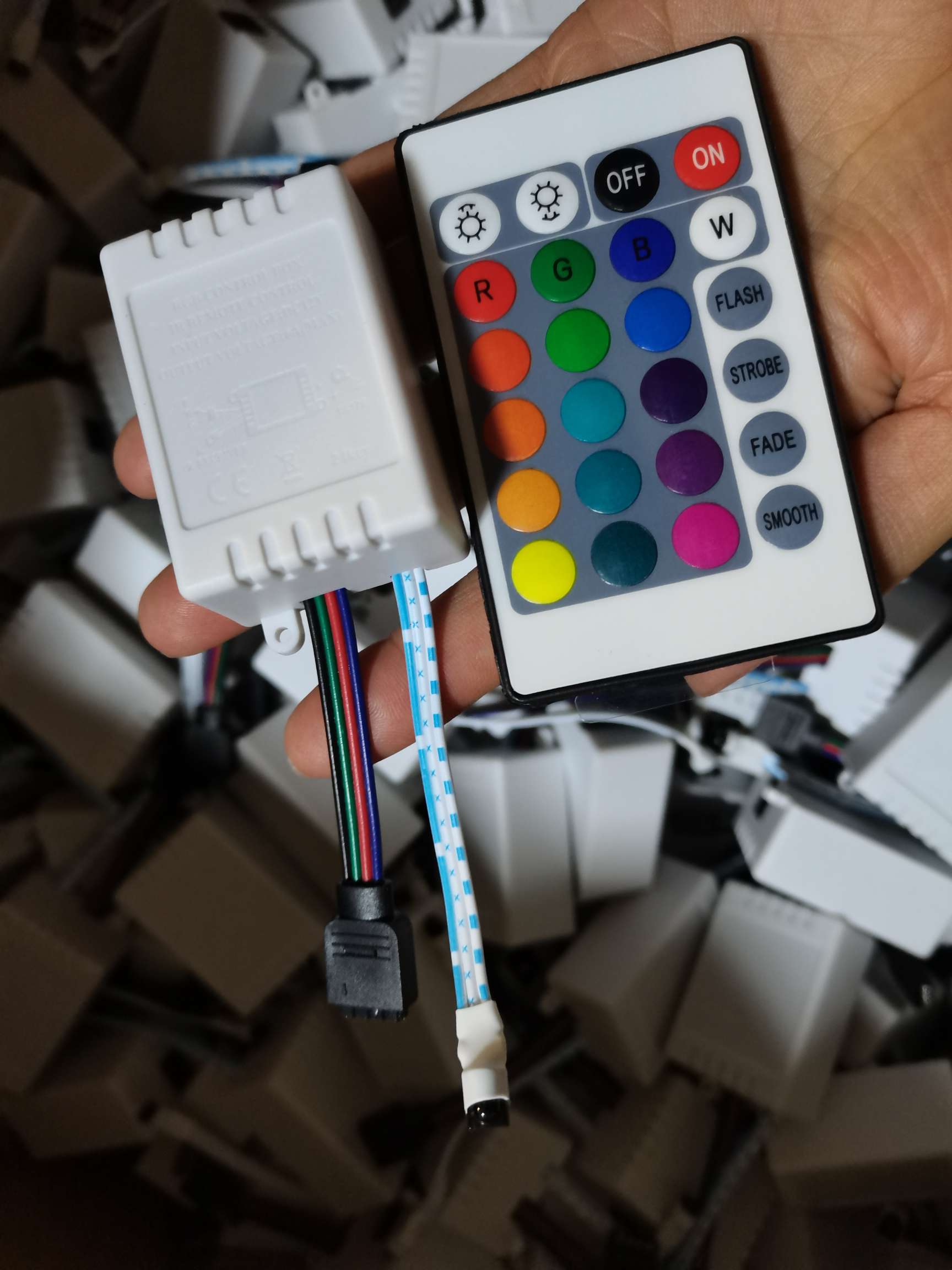 LED彩灯控制器  12V彩灯电源图