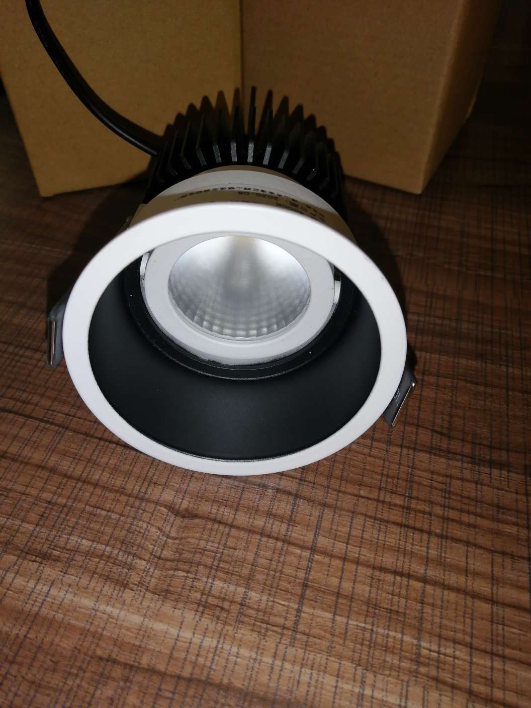 Anti-glare cob wall-washing lights, spotlights and ceiling lights are embedded in 5W, 7W, 10W, 15W, 20W and 30W household projects