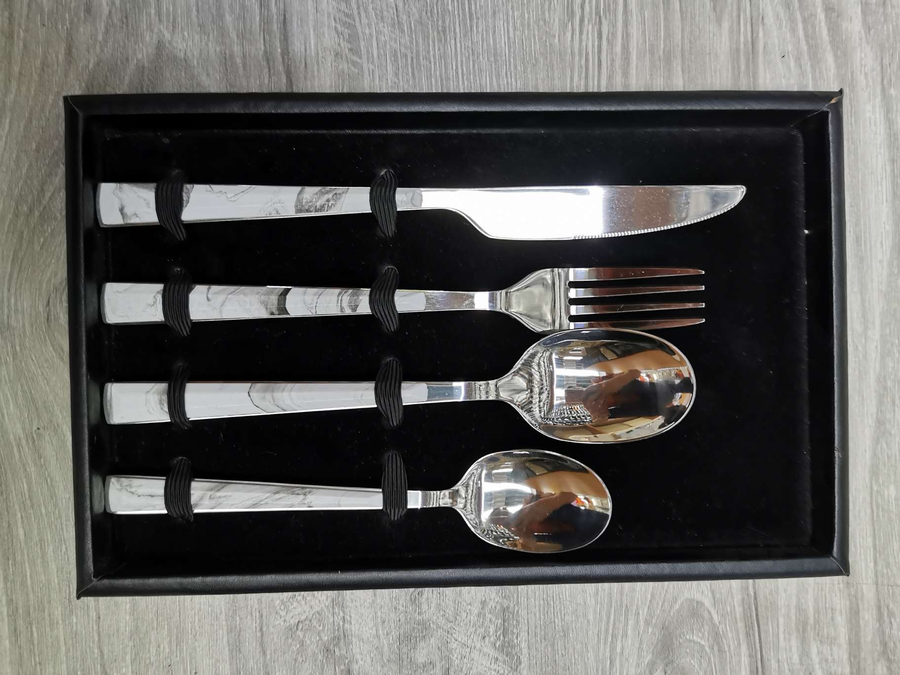 Marble-patterned handle 4-piece set