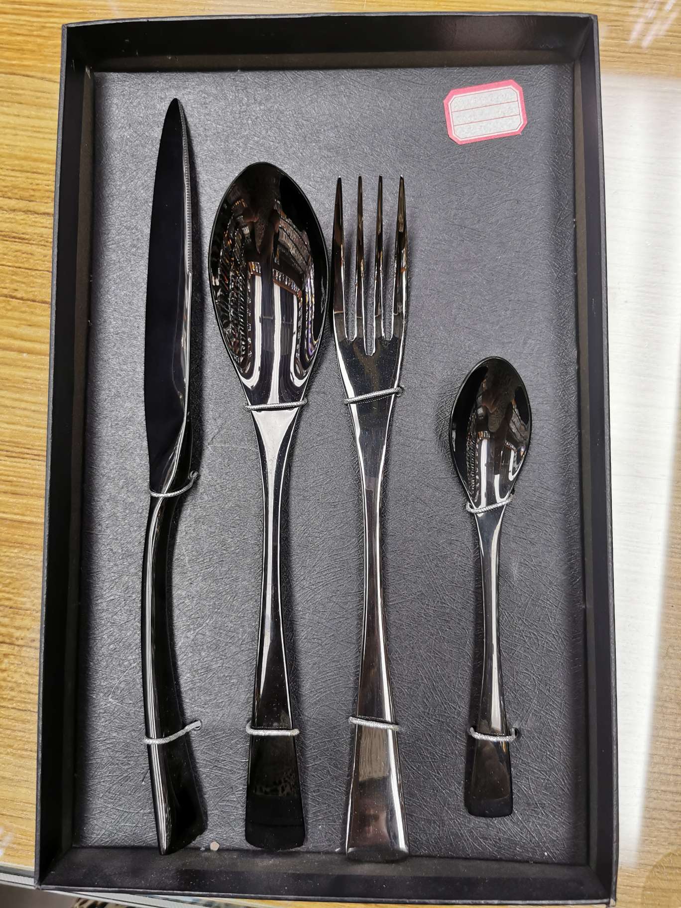 Kaya four-piece set in black