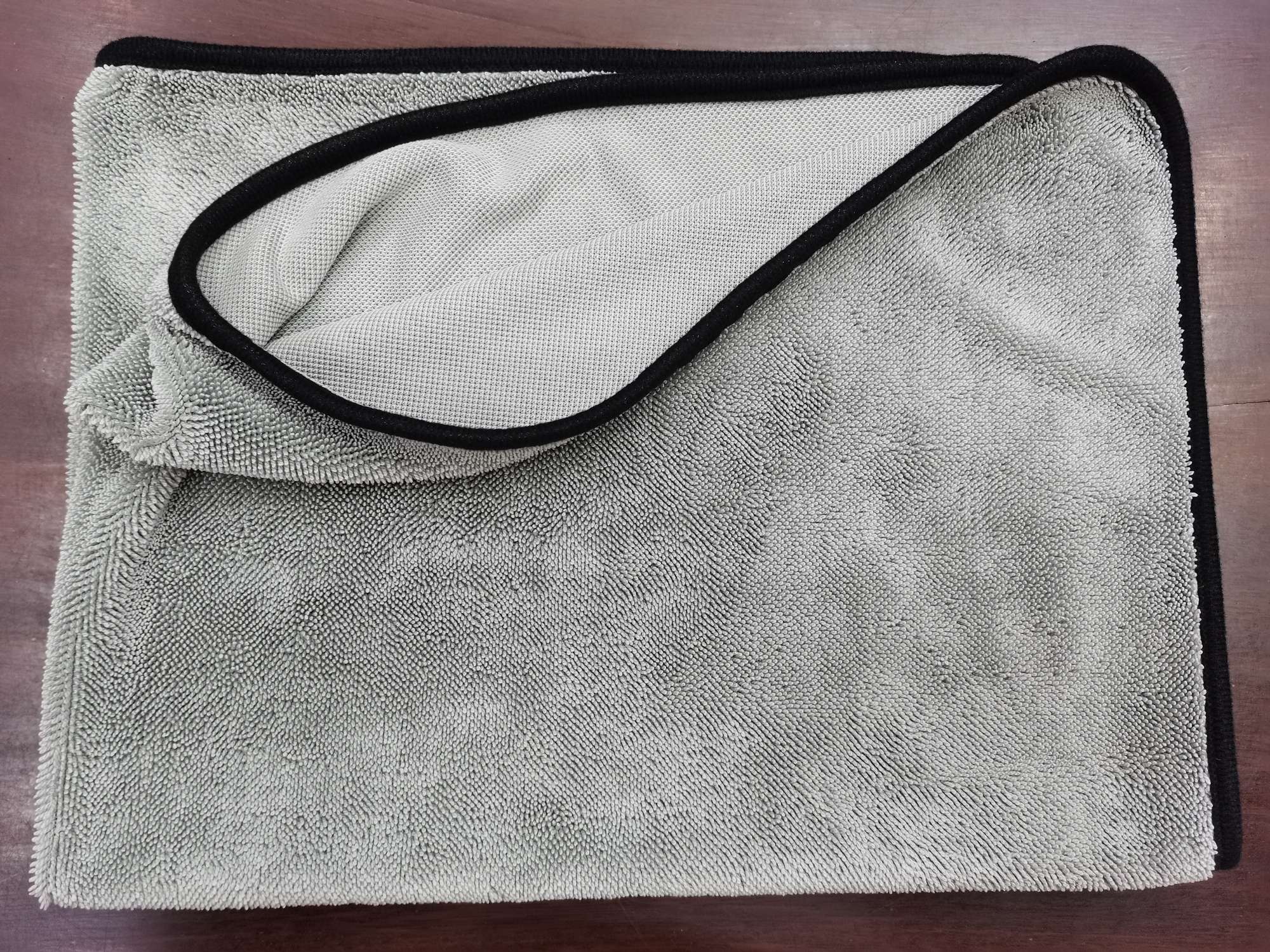JLZ-274 Jielie Bamboo Car Cleaning Towel with edge cleaning is a multi-functional cleaning towel that absorbs water and does not shed fibers Application Scenario