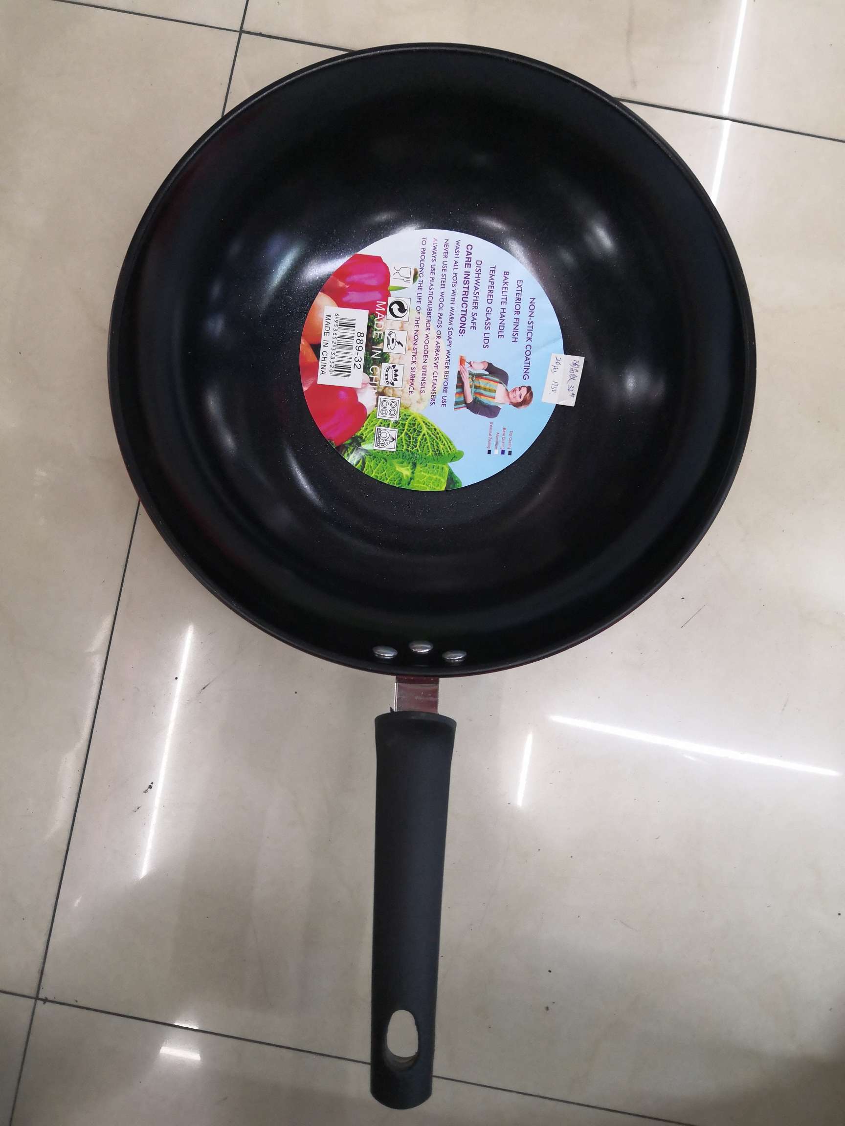 A 32cm smoke-free and non-stick wok detail image 1