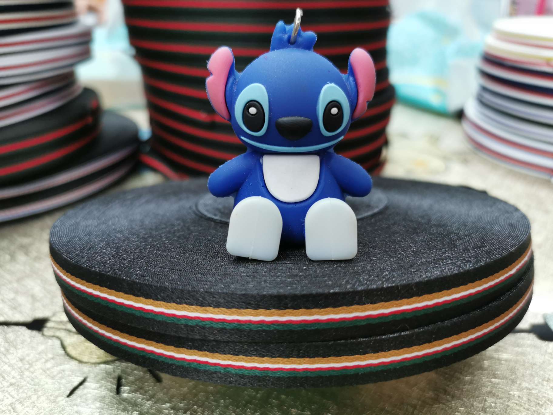 1Cm Red, White, Blue, Navy Blue Polyester Intercolor Dense Grain With Luggage, Shoes And Hats Wrapped Ribbon 100D Section Ribbon Application Scenario