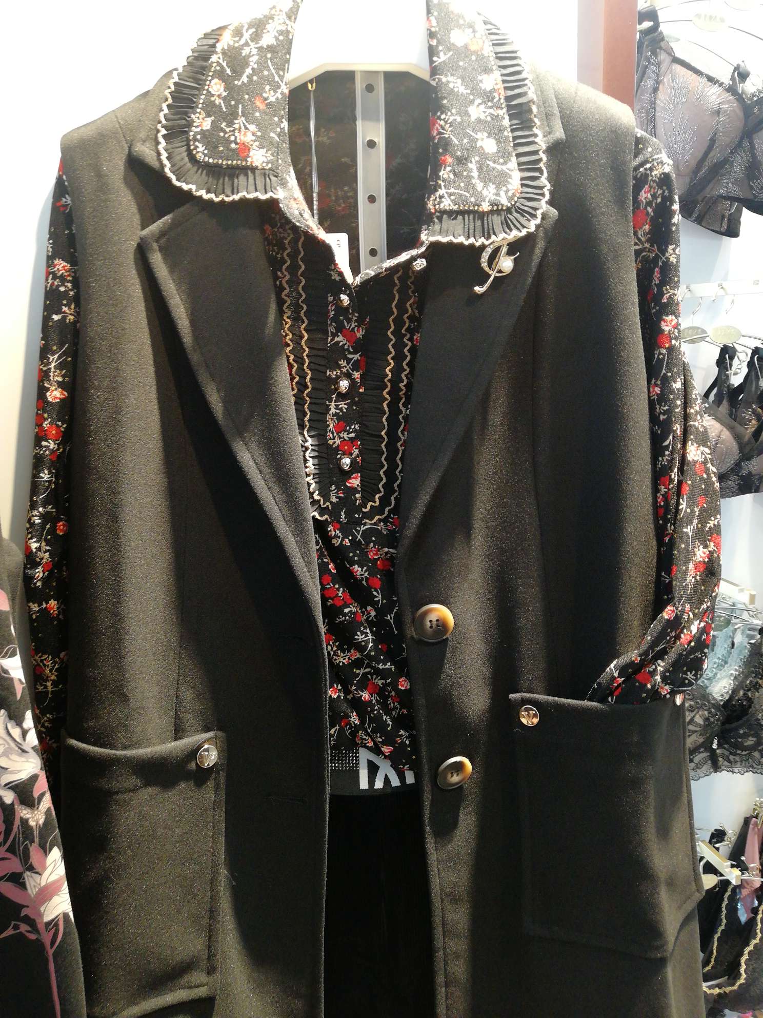 Black coat Specification image