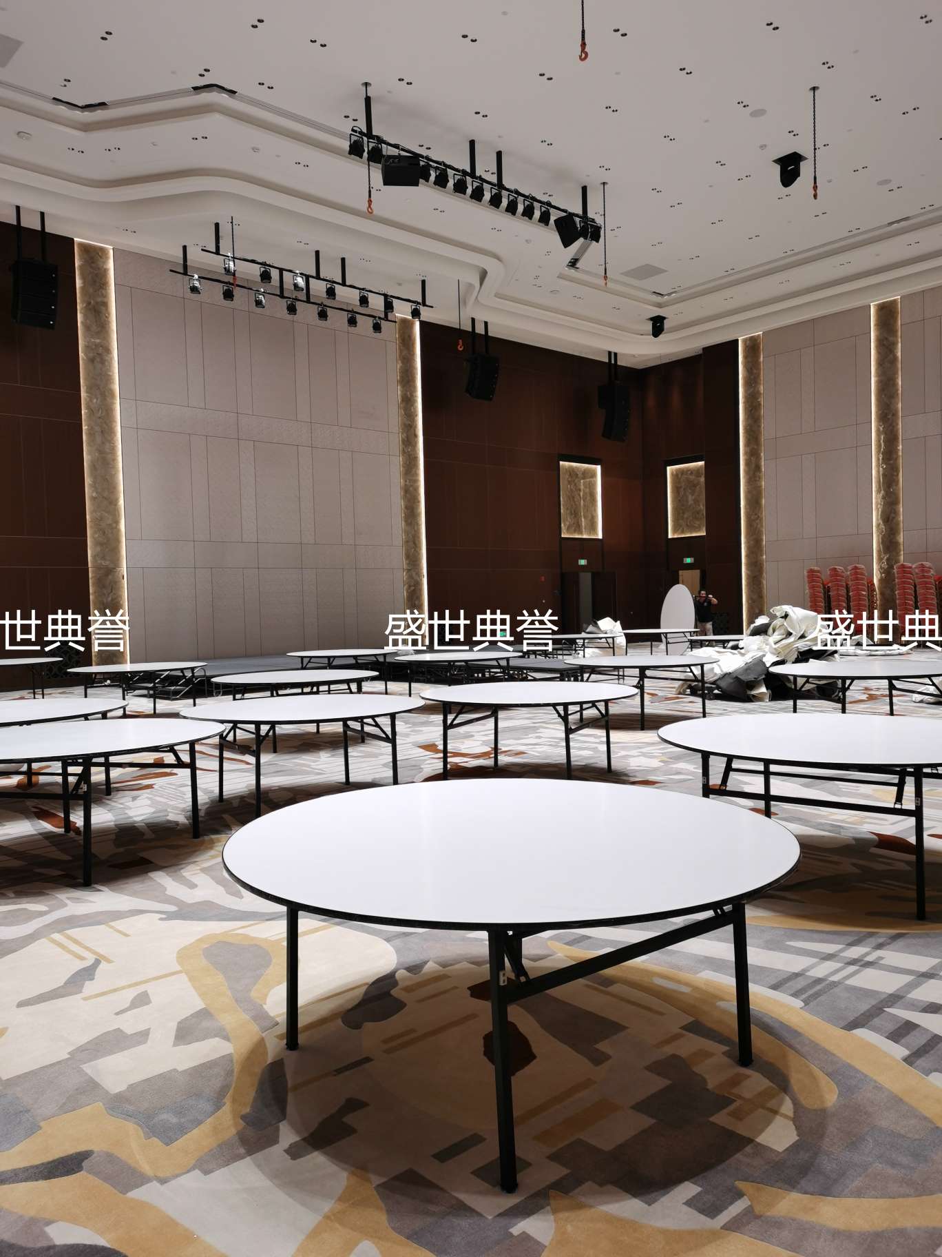 上海五星级酒店宴会厅折叠桌国际会议中心折叠圆桌婚宴1.8米圆桌详情图6