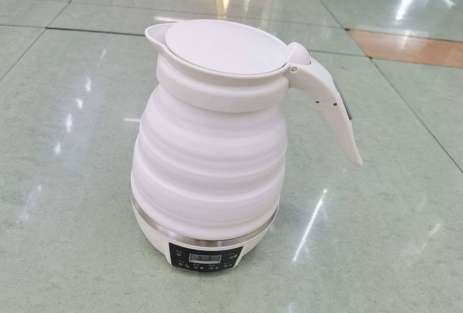 烧水壶旅行折叠式硅胶电热水壶可折叠恒温迷你保温电水壶白底实物图