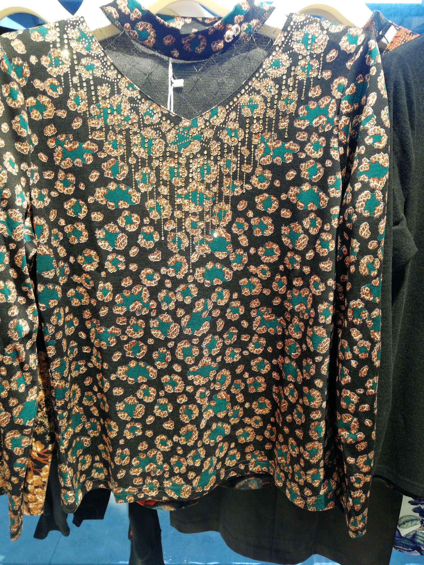 Base layer shirt detail image 1