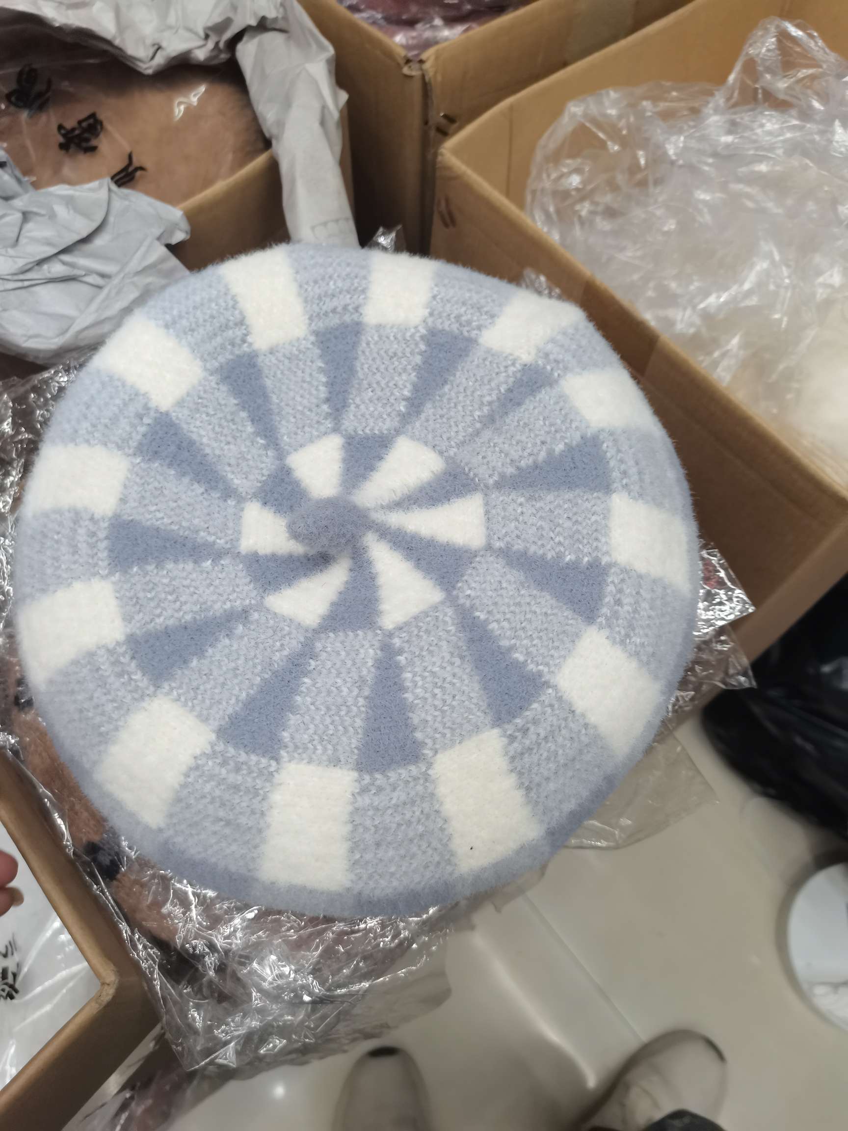 Mesh Wool Beret Application Scenario