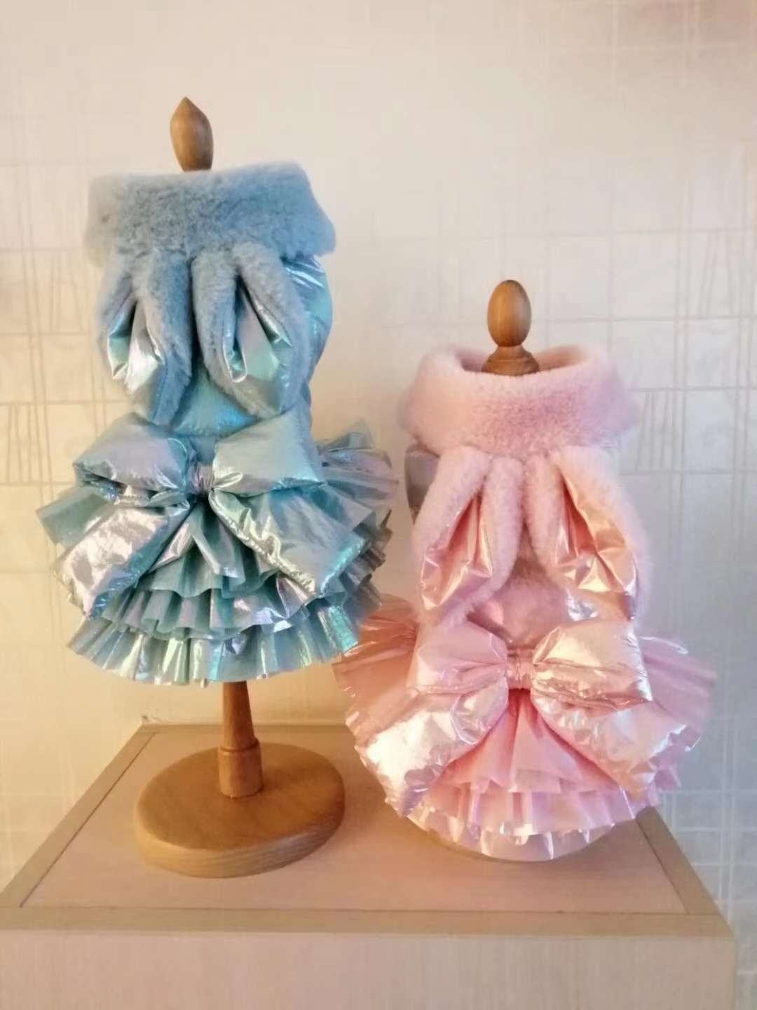 秋冬新款宠物宝宝衣服来袭，款式多多，欢迎新老朋友前来选购订货！