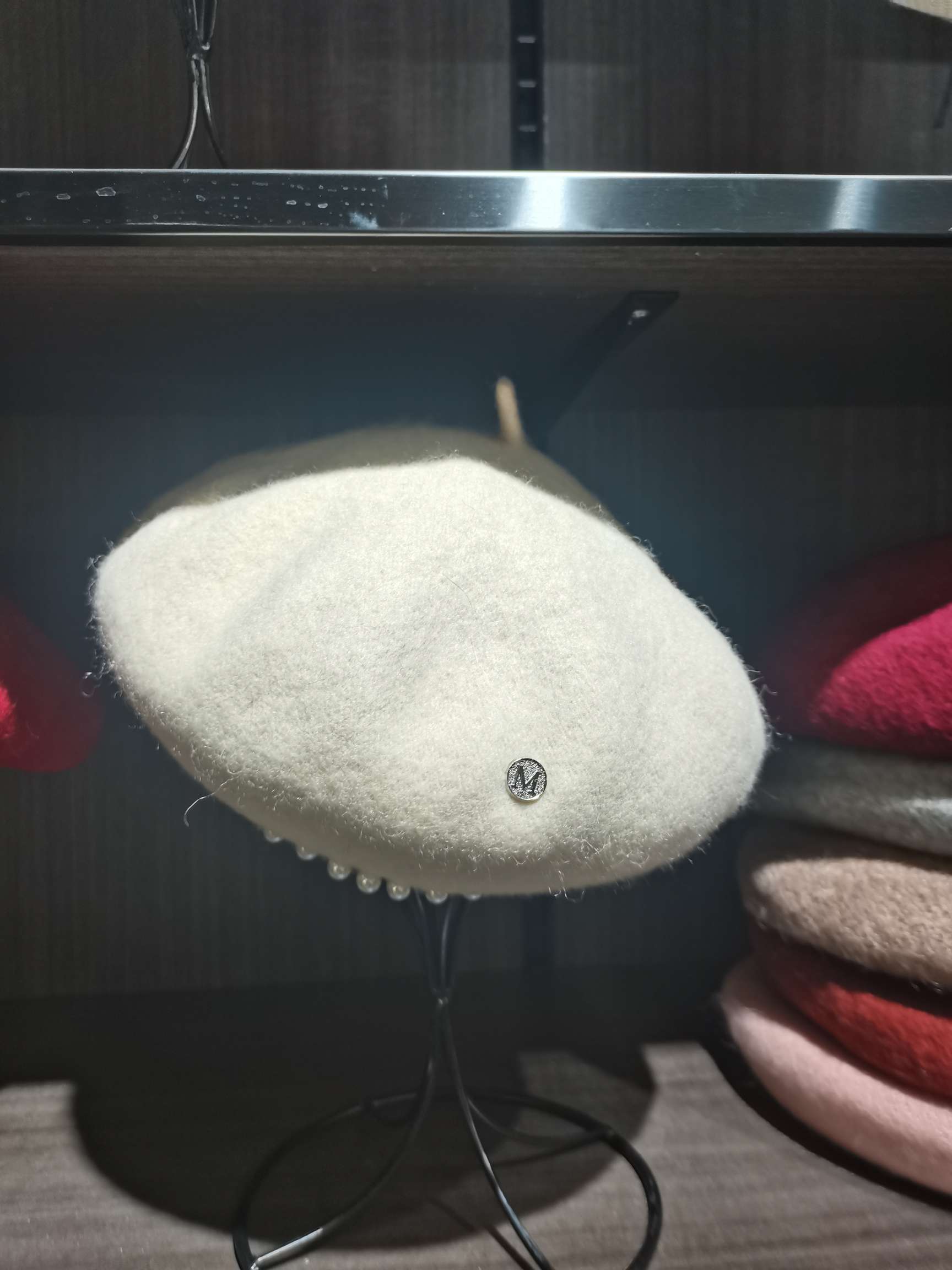 Wool Beret Woman Pearl Application Scenario