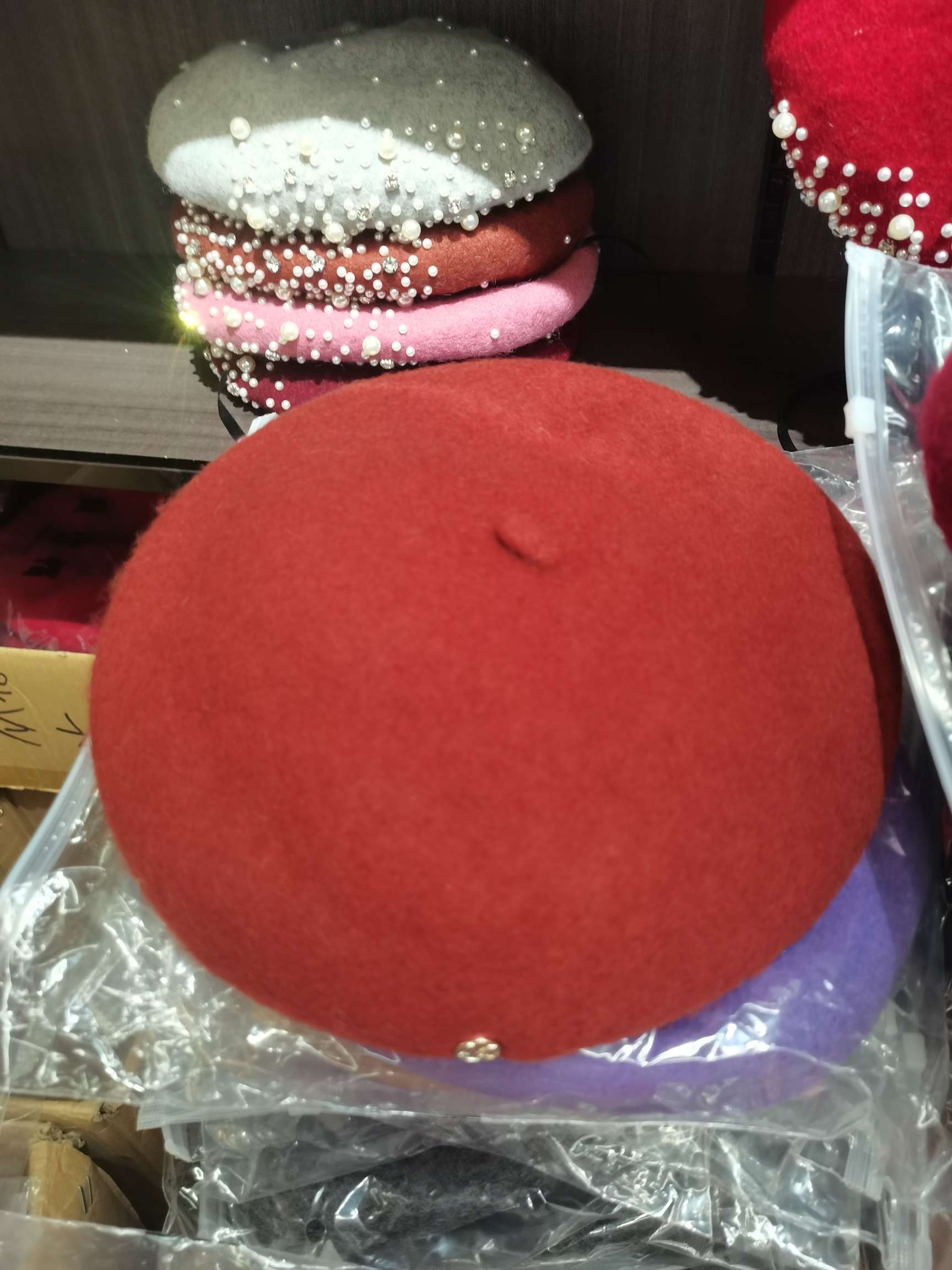 Wool Beret Woman Pearl full figure