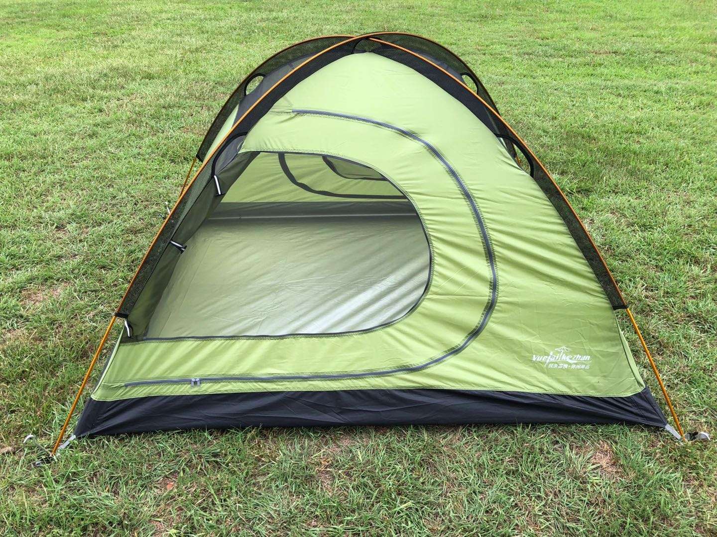 Yuelai Inn offers ultra-light 3-4 person tents, aluminum pole tents, camping and barbecue tents, manual tents, and double-layer tents undefined