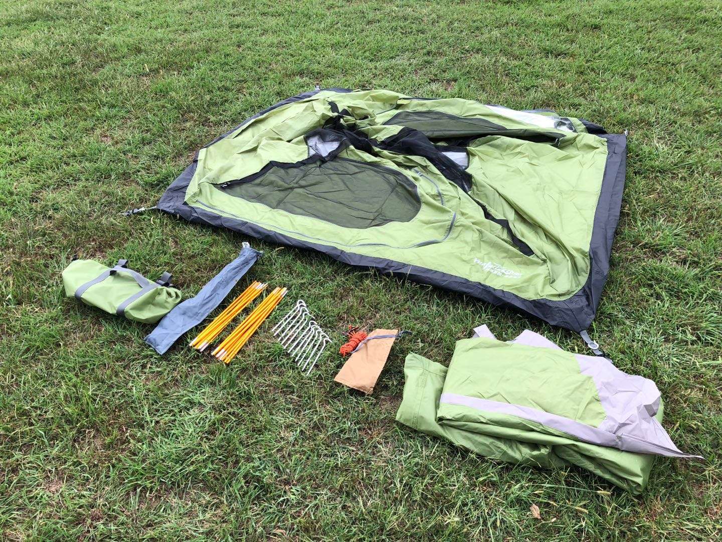 Yuelai Inn offers ultra-light 3-4 person tents, aluminum pole tents, camping and barbecue tents, manual tents, and double-layer tents details Picture
