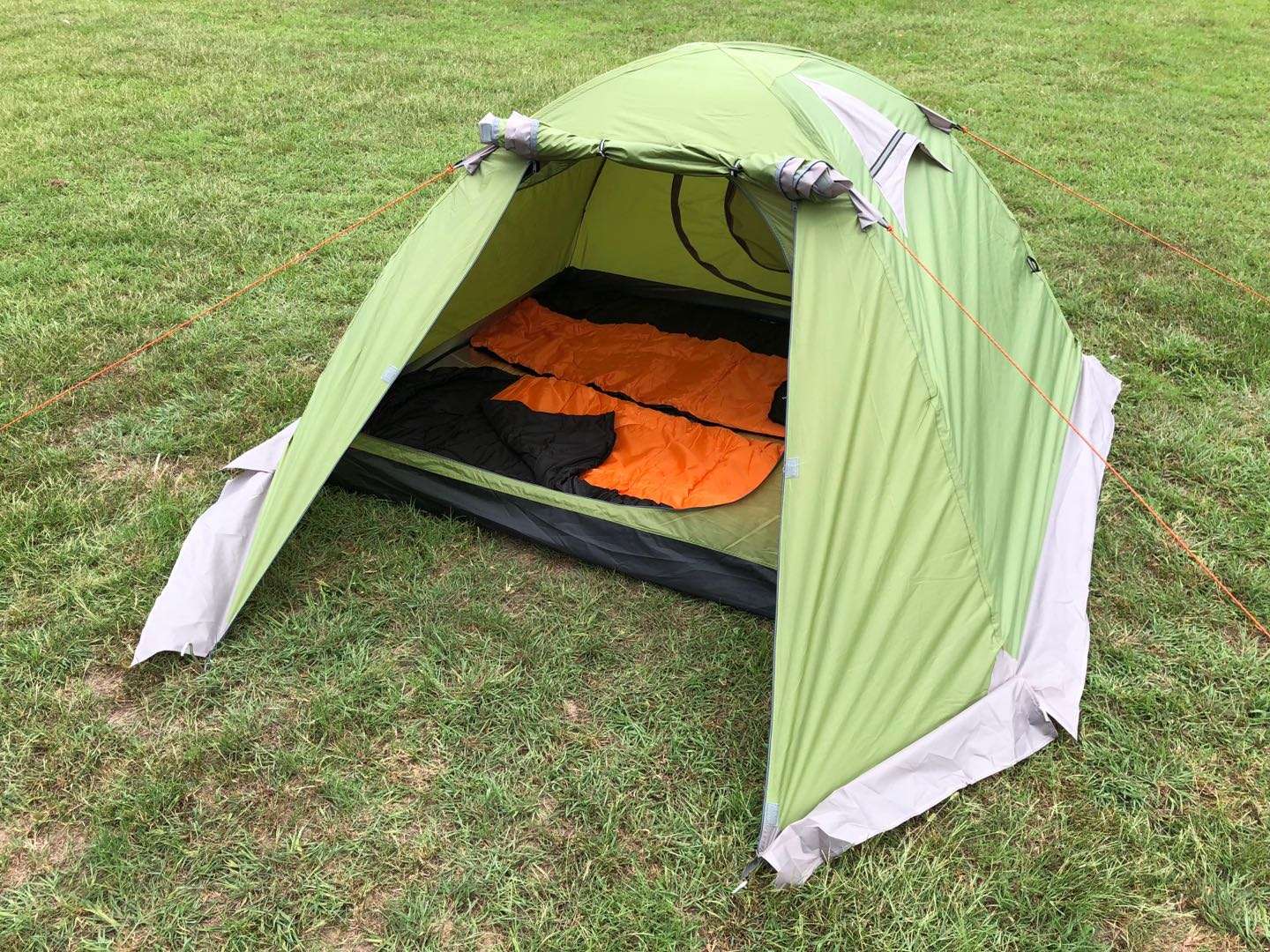 Yuelai Inn offers ultra-light 3-4 person tents, aluminum pole tents, camping and barbecue tents, manual tents, and double-layer tents undefined