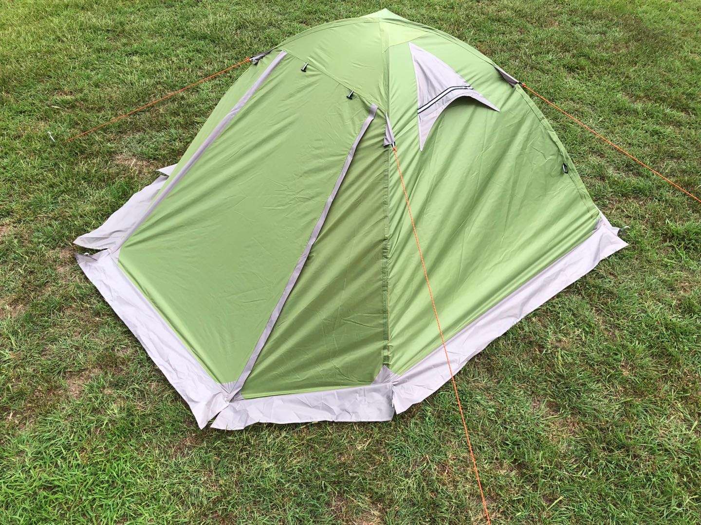 Yuelai Inn offers ultra-light 3-4 person tents, aluminum pole tents, camping and barbecue tents, manual tents, and double-layer tents