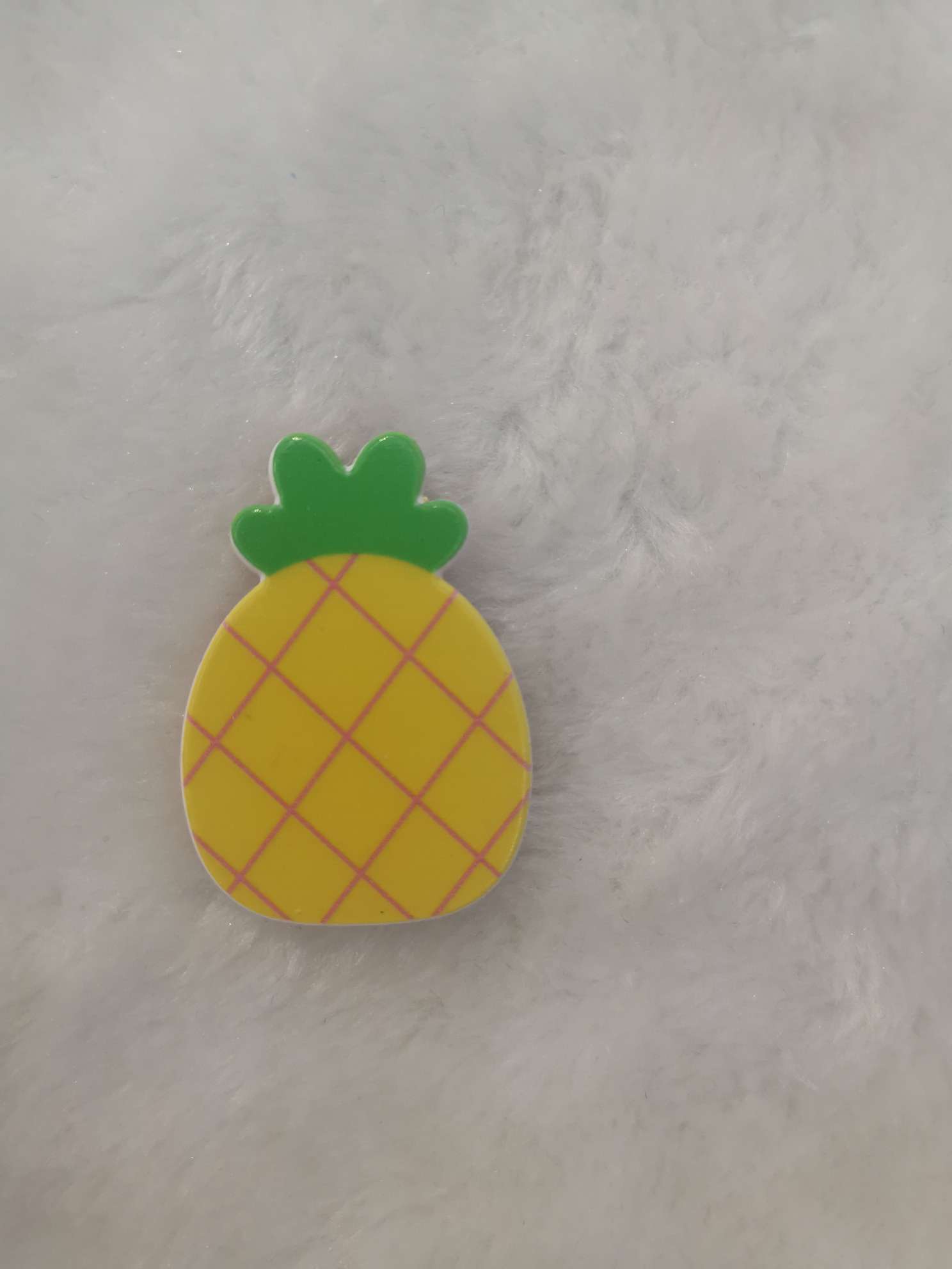 The popular acrylic jewelry accessory with foundation and pineapple on the Internet details Picture