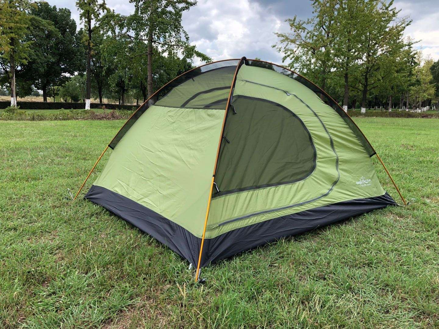 Yuelai Inn offers ultra-light 3-4 person tents, aluminum pole tents, camping and barbecue tents, manual tents, and double-layer tents Application Scenario