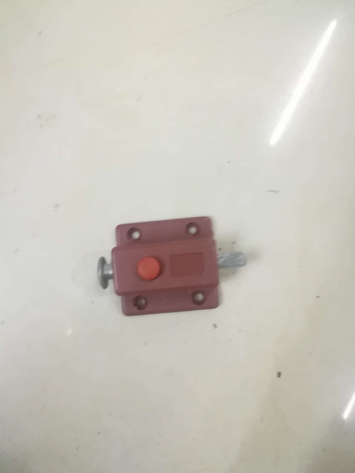 Automatic latch of furniture thumbnail