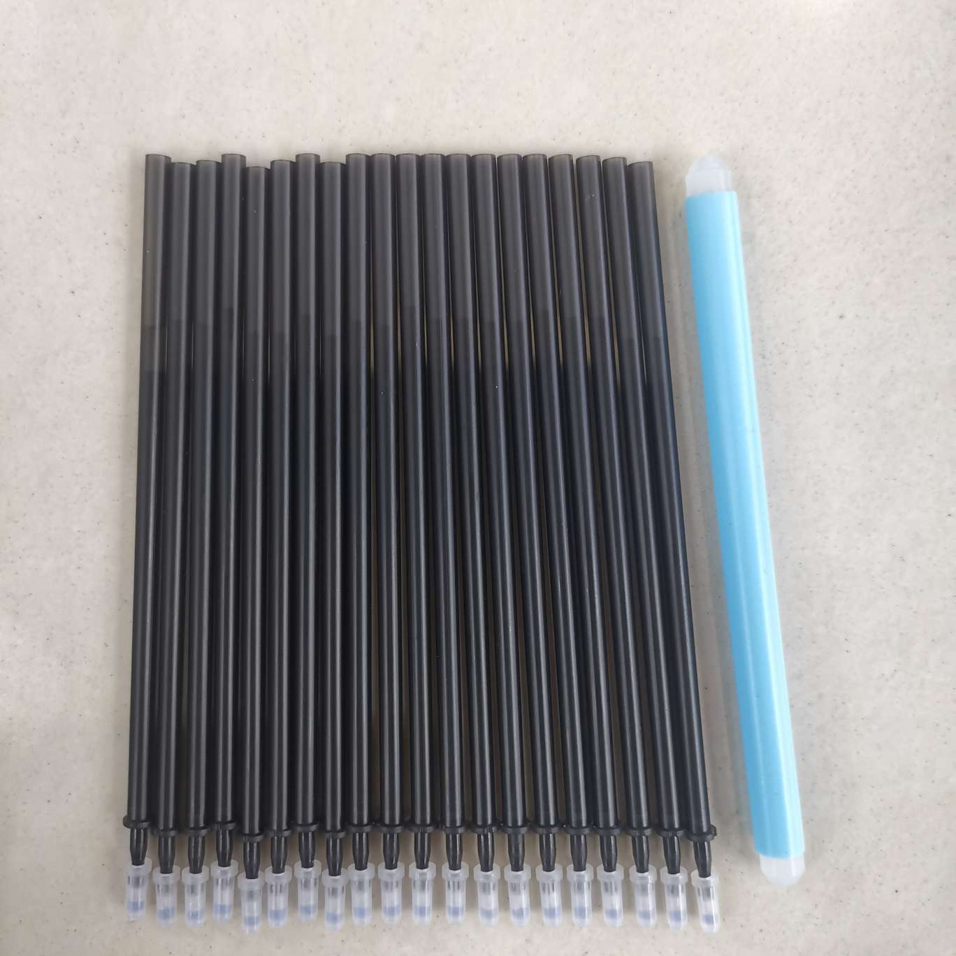 20 gel pen refills are given to the Friction Erasable pen detail image 6