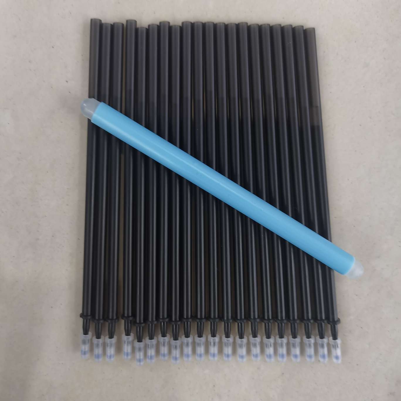 20 gel pen refills are given to the Friction Erasable pen Application Scenario