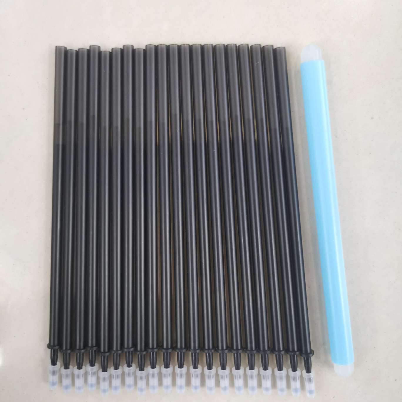 20 gel pen refills are given to the Friction Erasable pen detail image 3