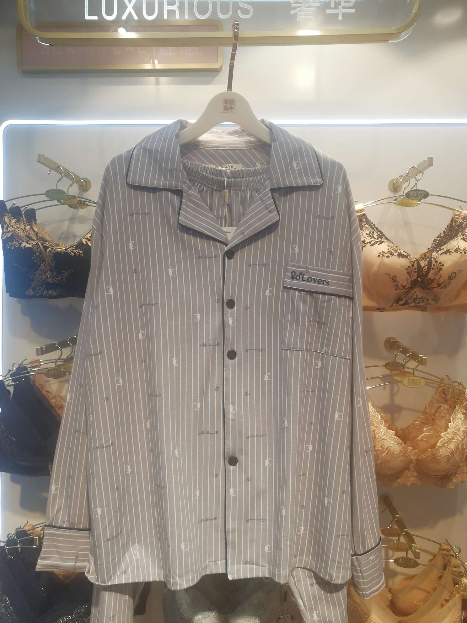 All-cotton suit detail image 1