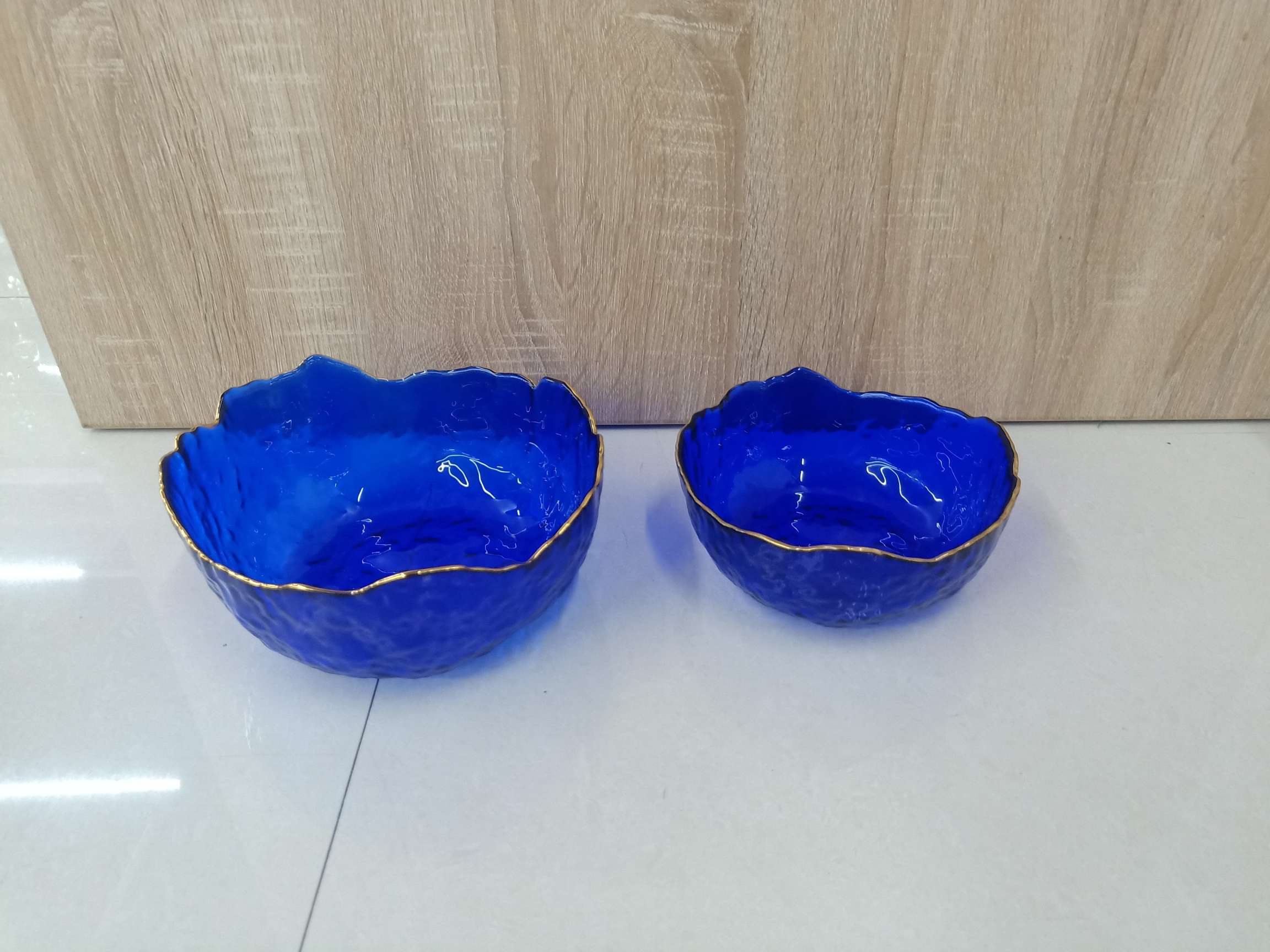 深蓝色沙拉碗
