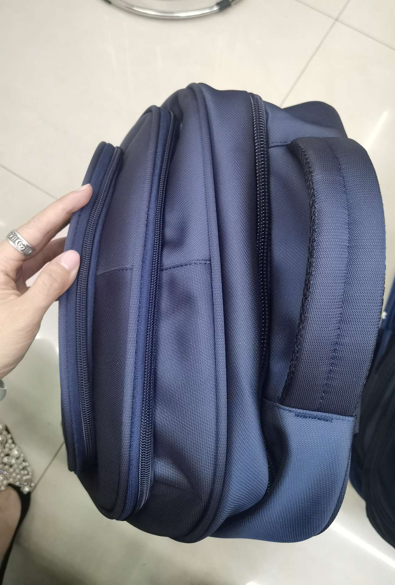 lulugao双肩电脑背包产品图