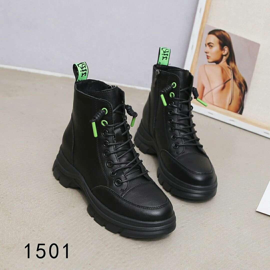 时尚女鞋真皮产品图