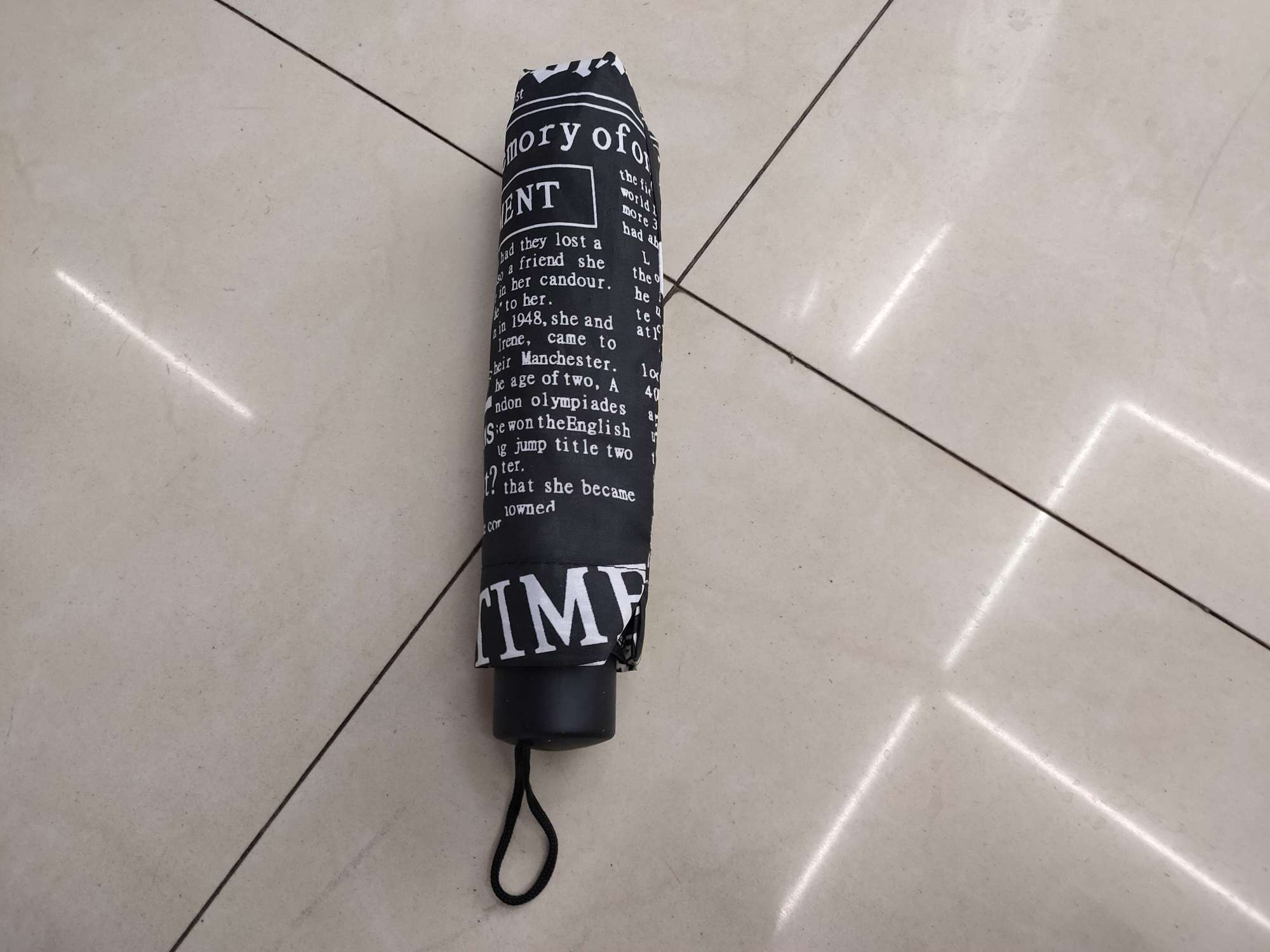 55cm8k three-fold ultra-mini umbrella, PG fabric printed Parisian letter umbrella details Picture