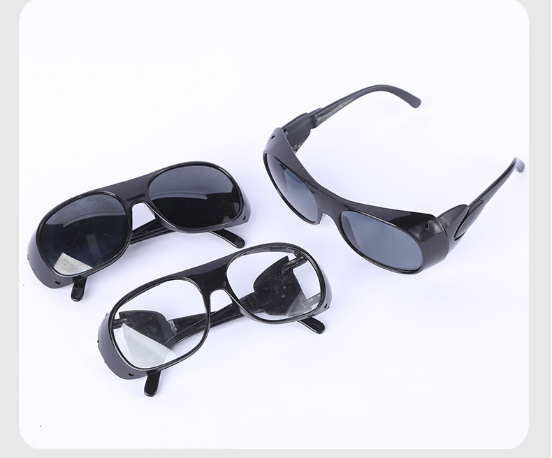厂家批发2010电焊眼镜劳保眼镜防电弧焊防冲击防强光电焊眼镜白底实物图
