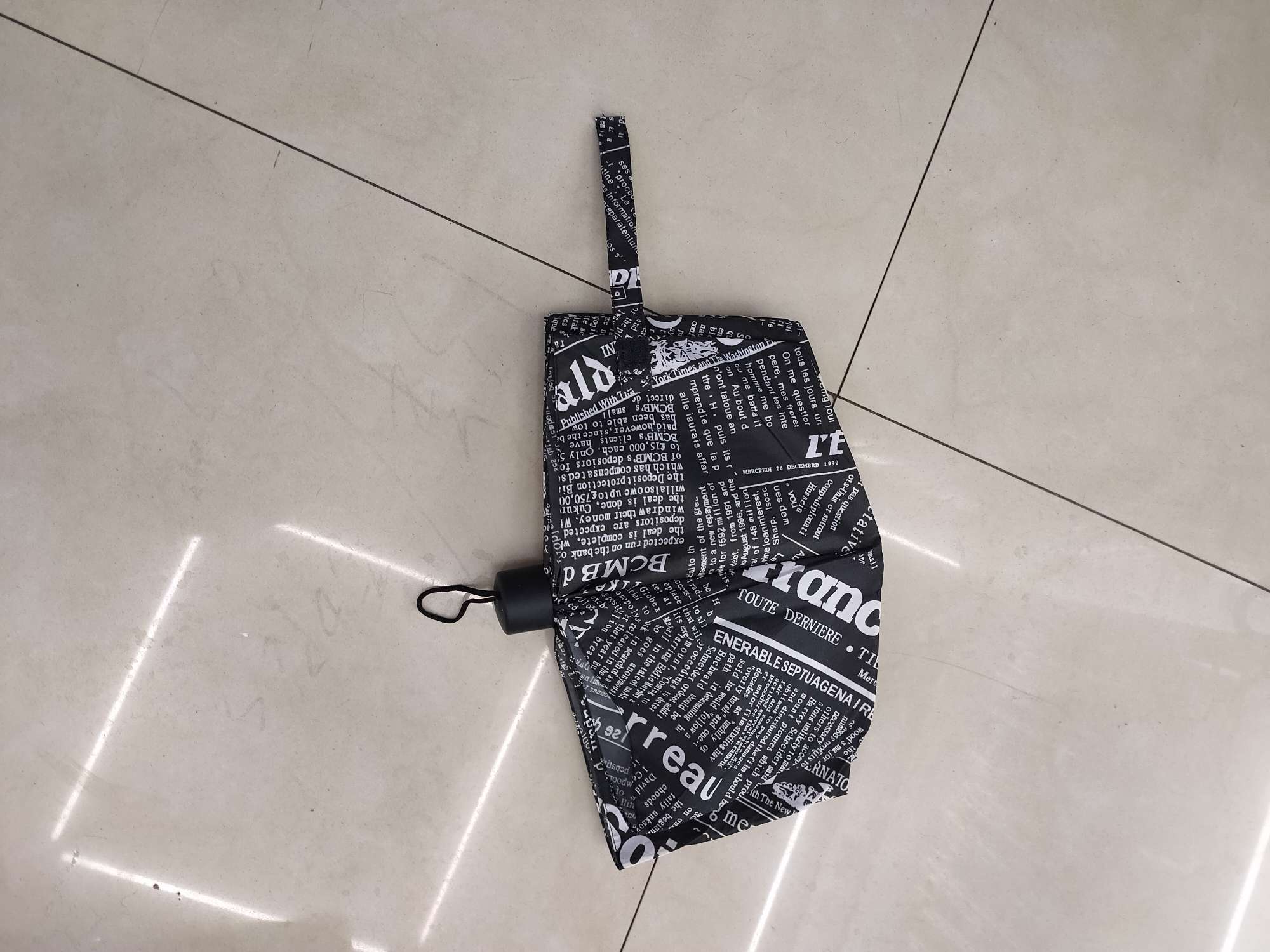 55cm8k three-fold ultra-mini umbrella, PG fabric printed Parisian letter umbrella detail image 2
